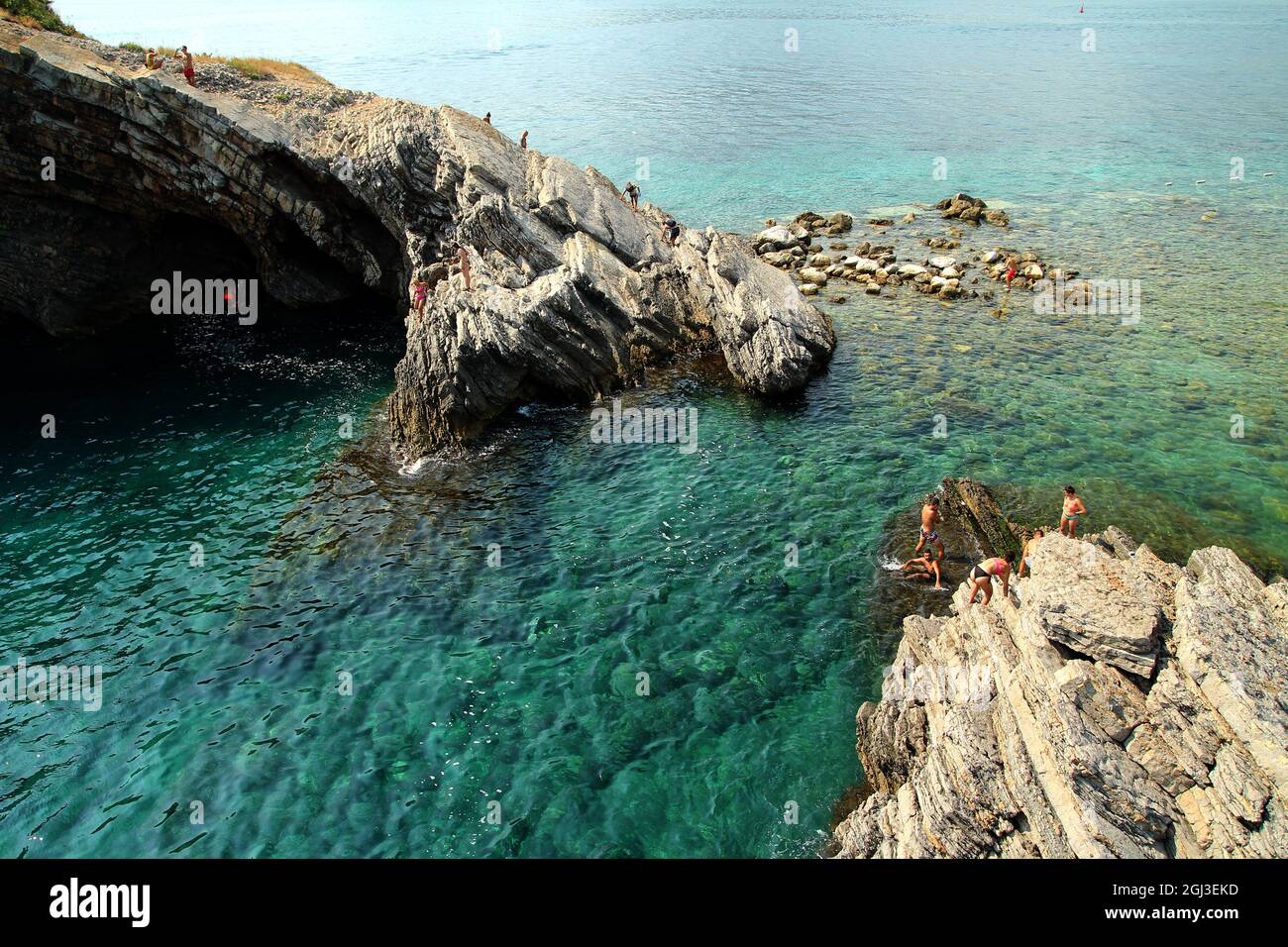 Strand auf der Insel Sveti Nikola in Budva, Montenegro. Stockfoto