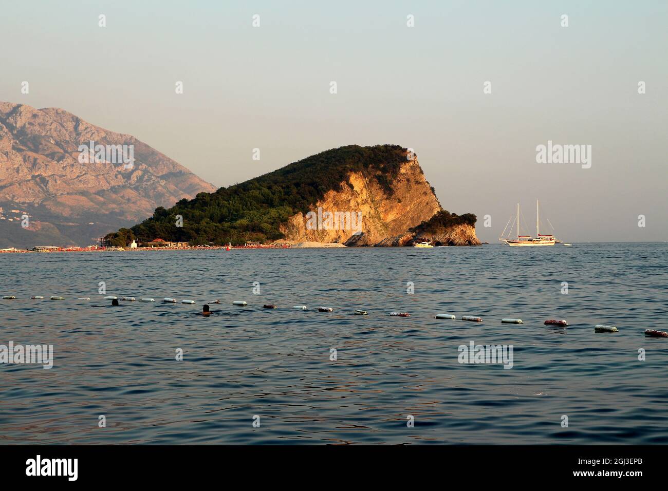 Die Insel Sveti Nikola in Montenegro in der Adria. Stockfoto