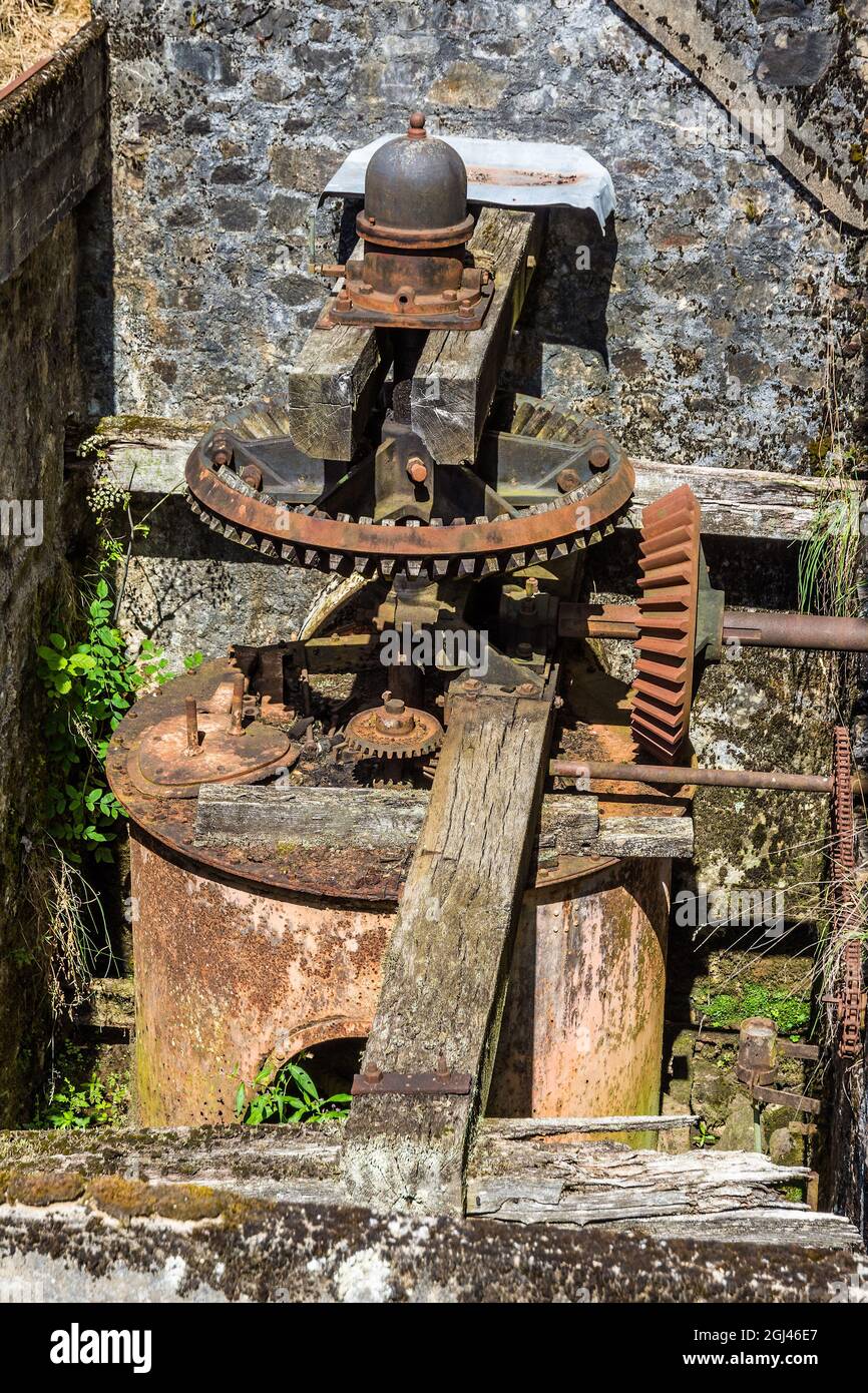 In der Papierfabrik Moulin du Got, Saint-Léonard-de-Noblat, Haute-Vienne (87), Frankreich, werden alte Wasserrad-Maschinen restauriert. Stockfoto