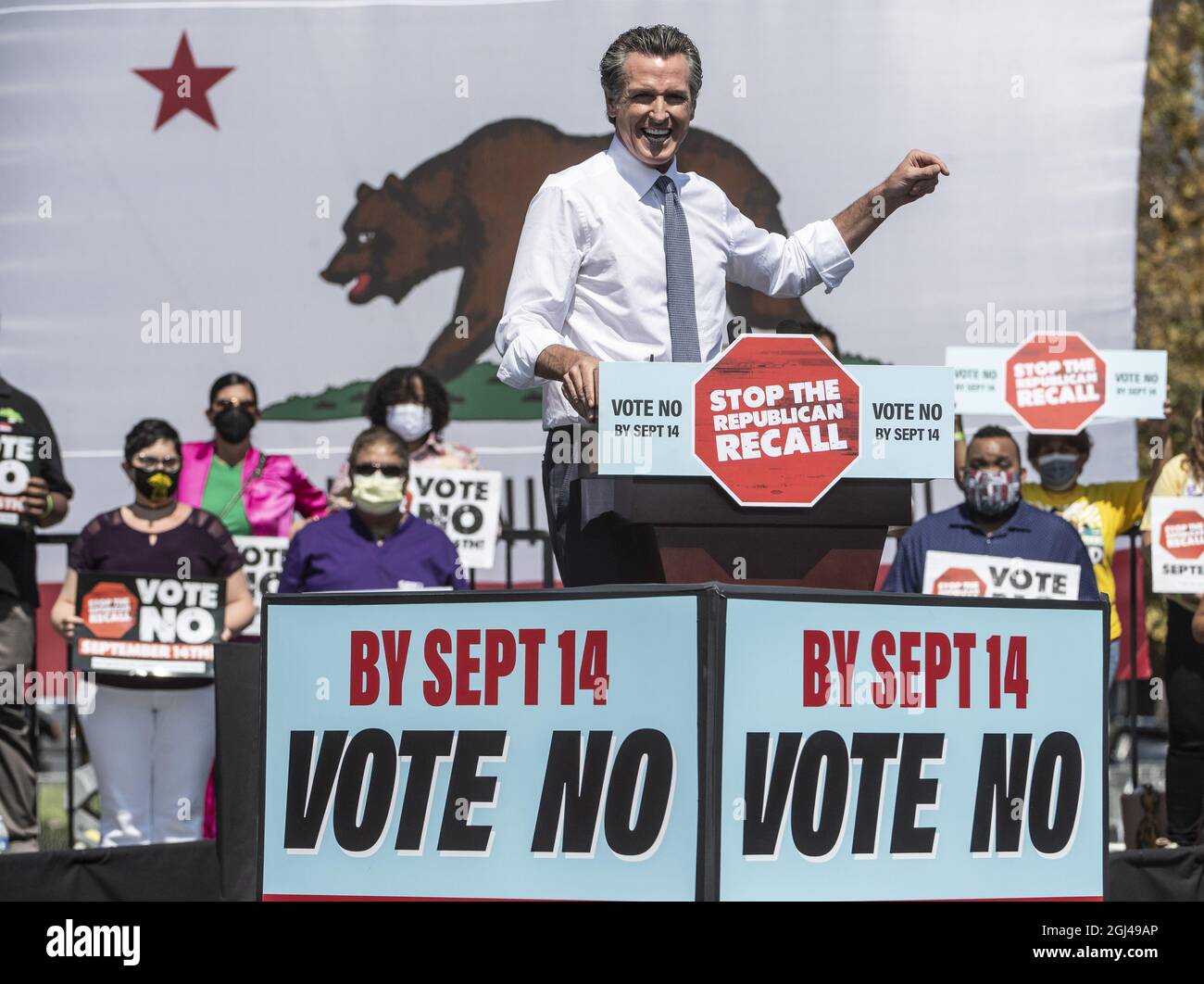 Santa Clara, Usa. September 2021. Der kalifornische Gouverneur Gavin Newsom spricht am Mittwoch, den 8. September 2021, bei einer „Abstimmung gegen Rückruf“-Kundgebung im IBEW-NECA Joint Apprenticeship Training Center in San Leandro, Kalifornien. Vizepräsident Kamala Harris schloss sich ihm an, um die Wähler zu drängen, die republikanische Führungserinnerung mit weniger als einer Woche Abstimmung zu besiegen. Foto von Terry Schmitt/UPI Credit: UPI/Alamy Live News Stockfoto