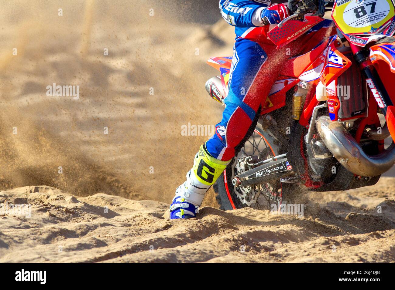 Nahe Ernte von Motocross-Fahrrad am Strand Stockfoto
