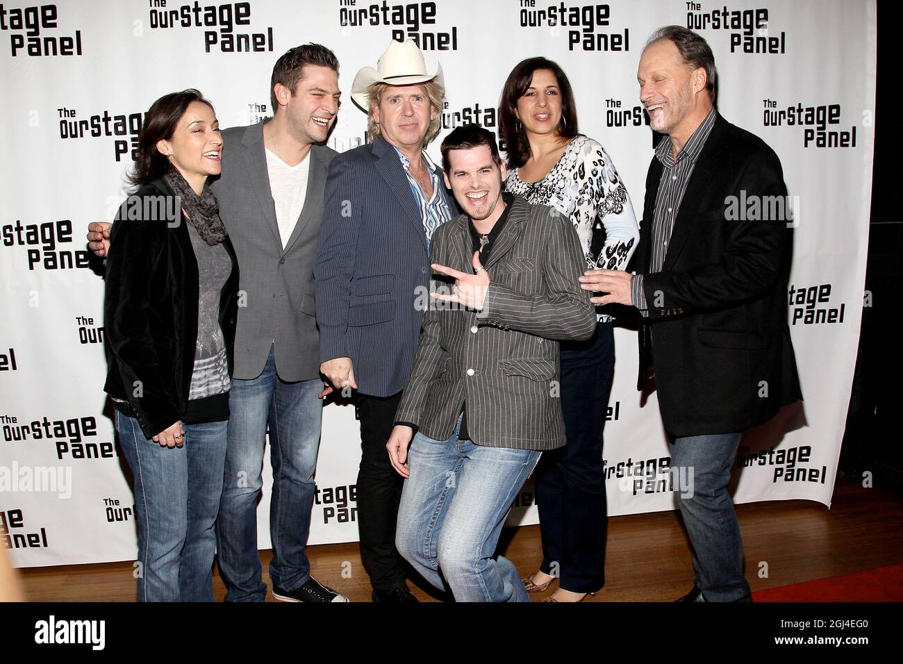 New York, NY, USA. 28. November 2011. Lee Dannay, Jason Ienner, Steve Lillywhite, Matt Bailie, Sharon Dastur, Bruce Tyler beim OurStage-Panel-Finale 2011 im Canal Room. Kredit: Steve Mack/Alamy Stockfoto