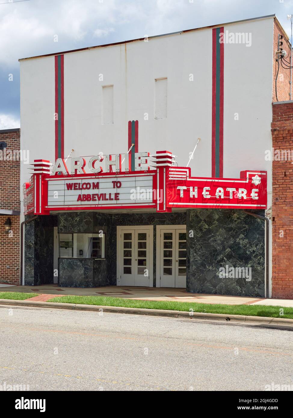 Altes Kino oder Filmhaus der 1950er Jahre in Abbeville Alabama, USA. Stockfoto