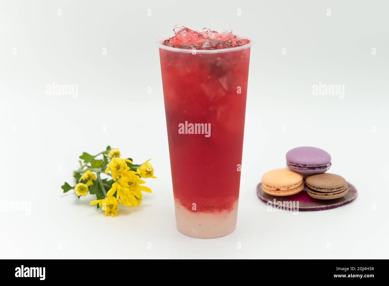 Das boba-Getränk mit Taro-Milchtee-Geschmack ist kalt und köstlich als Getränk oder Mahlzeit. Stockfoto