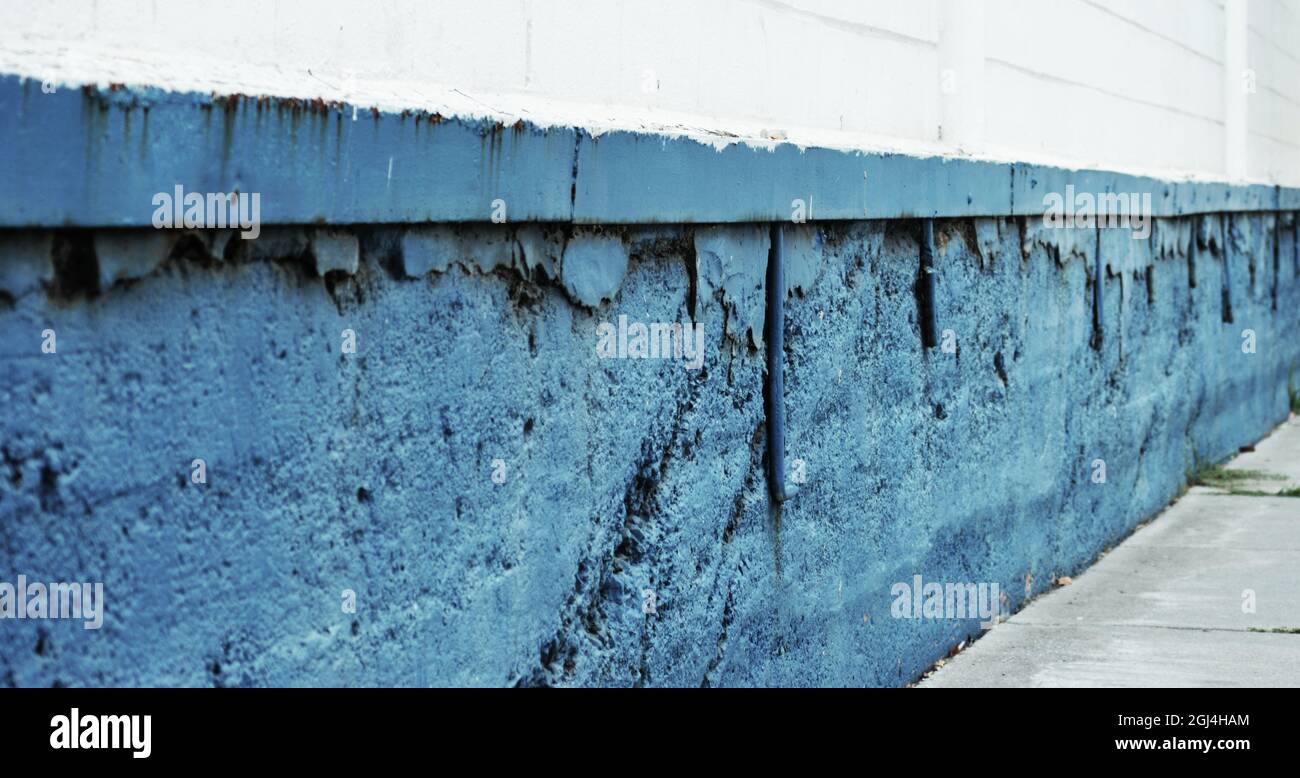 Eine blaue Mauer in Birmingham, Alabama. Stockfoto