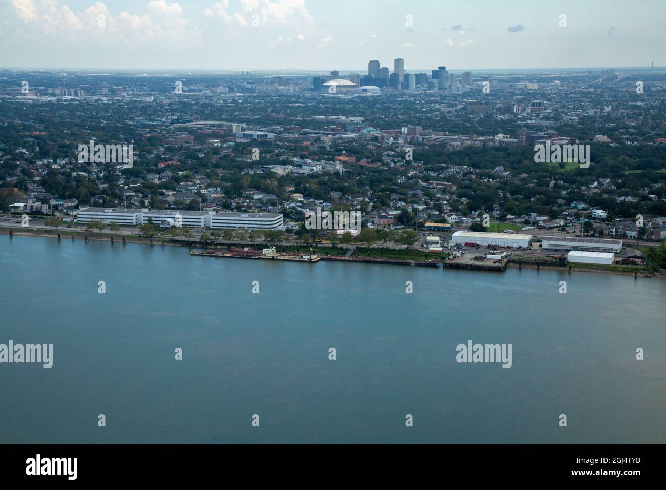 Das US Army Corps of Engineers New Orleans District Hauptquartier aus der Luft betrachtet 1. September 2021. Der Distrikt reagiert auf den „Ida“ im Südosten Louisianas und ein Teil der Maßnahmen umfasst Luftaufnahmen zur Bewertung der Schäden in diesem Gebiet. (USA Armeefoto von Maj. Grace Geiger) Stockfoto