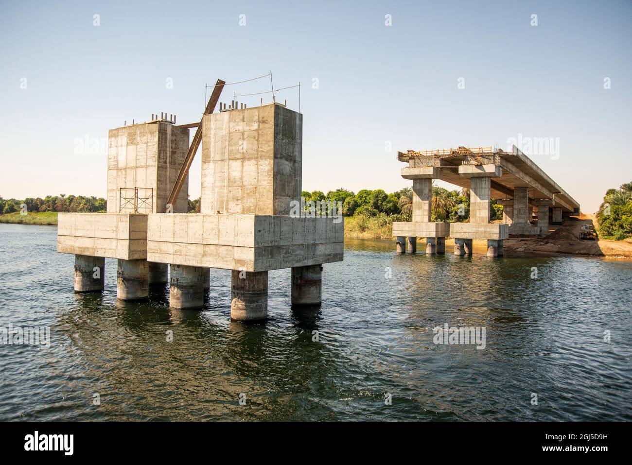 Oberägypten, Assuan, Nil-Flusslandschaft zwischen und Edfu am ...