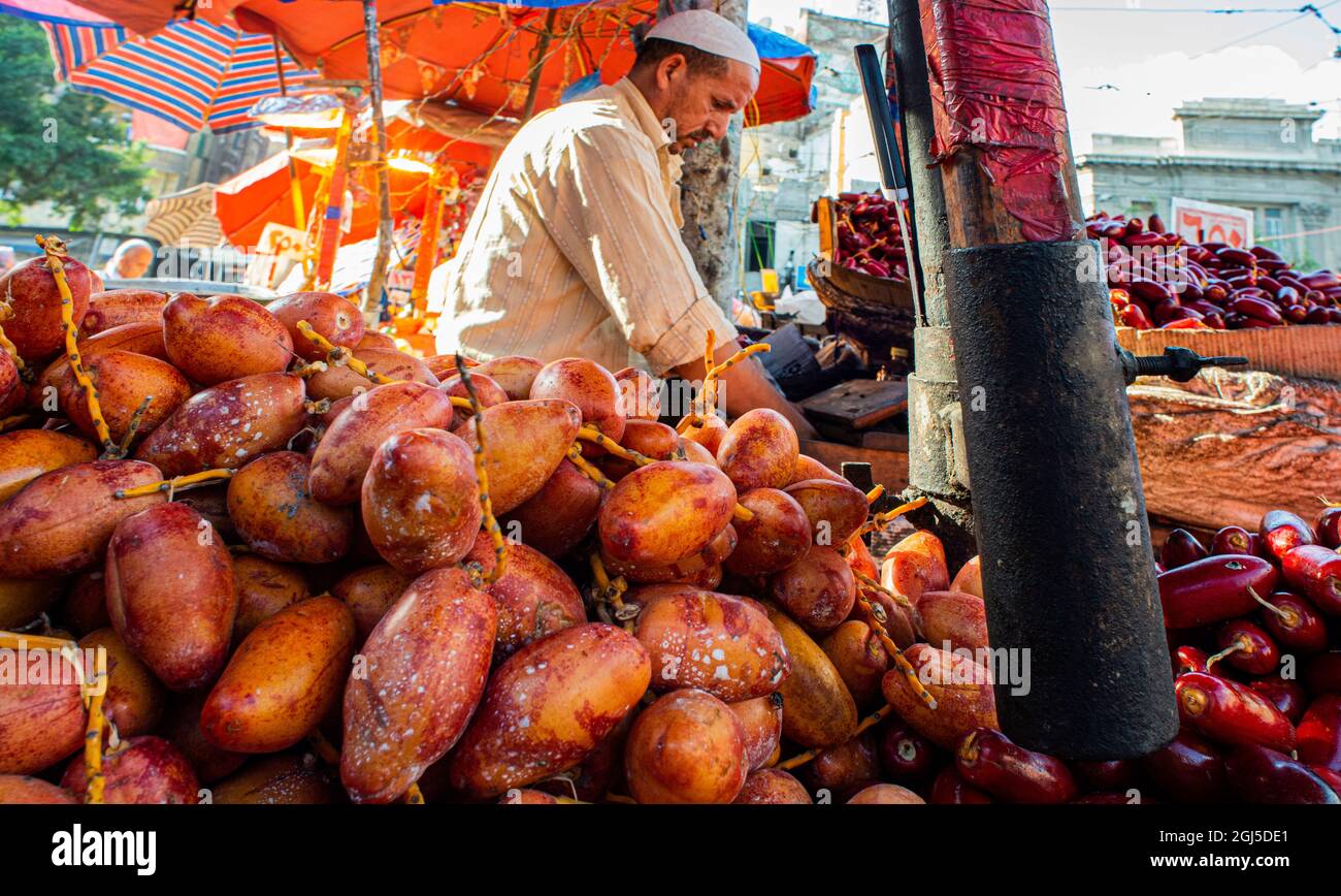 Attarine Souk Fotos Und Bildmaterial In Hoher Aufl sung Alamy attarine-souk-fotos-und-bildmaterial-in-hoher-aufl-sung-alamy