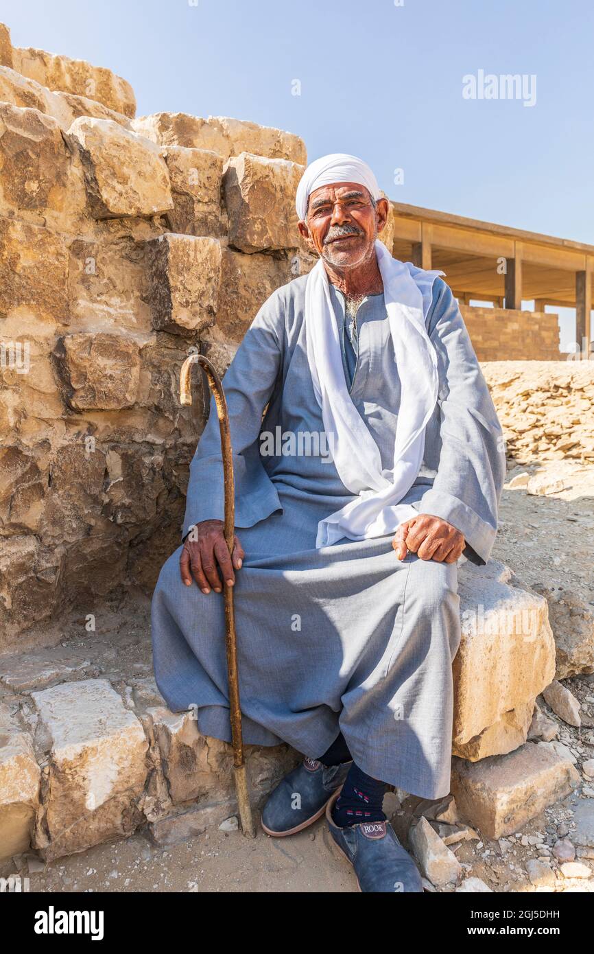 Afrika, Ägypten, Saqqara. 4. Oktober 2018. Wache an der Stufenpyramide von Djoser, Teil der Nekropole von Saqqara. (Nur Für Redaktionelle Zwecke) Stockfoto