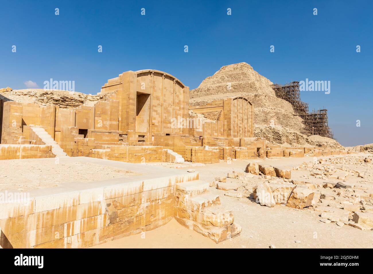 Afrika, Ägypten, Sakkara. Die Stufenpyramide des Djoser in Sakkara Nekropole. Stockfoto