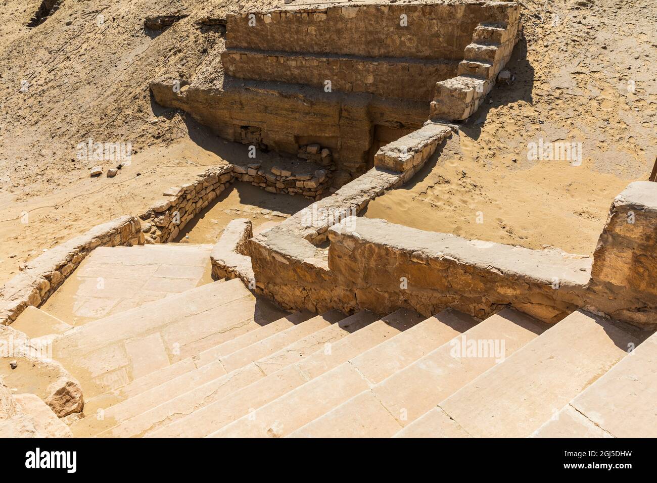 Afrika, Ägypten, Sakkara. Treppe in der Nähe der Stufenpyramide des Djoser in Sakkara Nekropole. Stockfoto