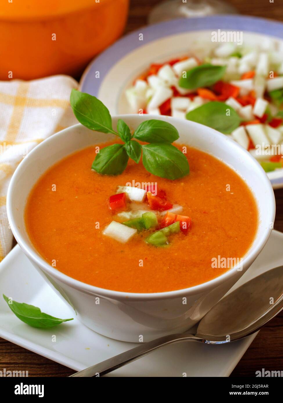 Gazpacho. Typisches Gericht aus Spanien. Traditionelle spanische Suppe. Stockfoto