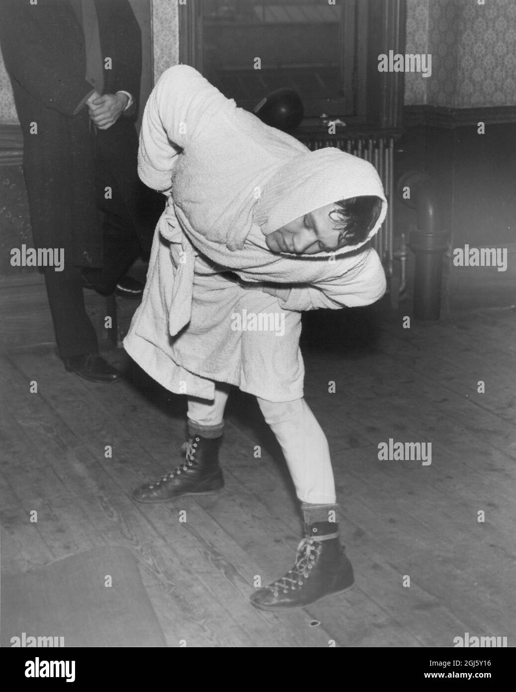 Boxer Dave Charnley trainiert an einem Gymnasium in der Old Kent Road. Januar 1958 Stockfoto