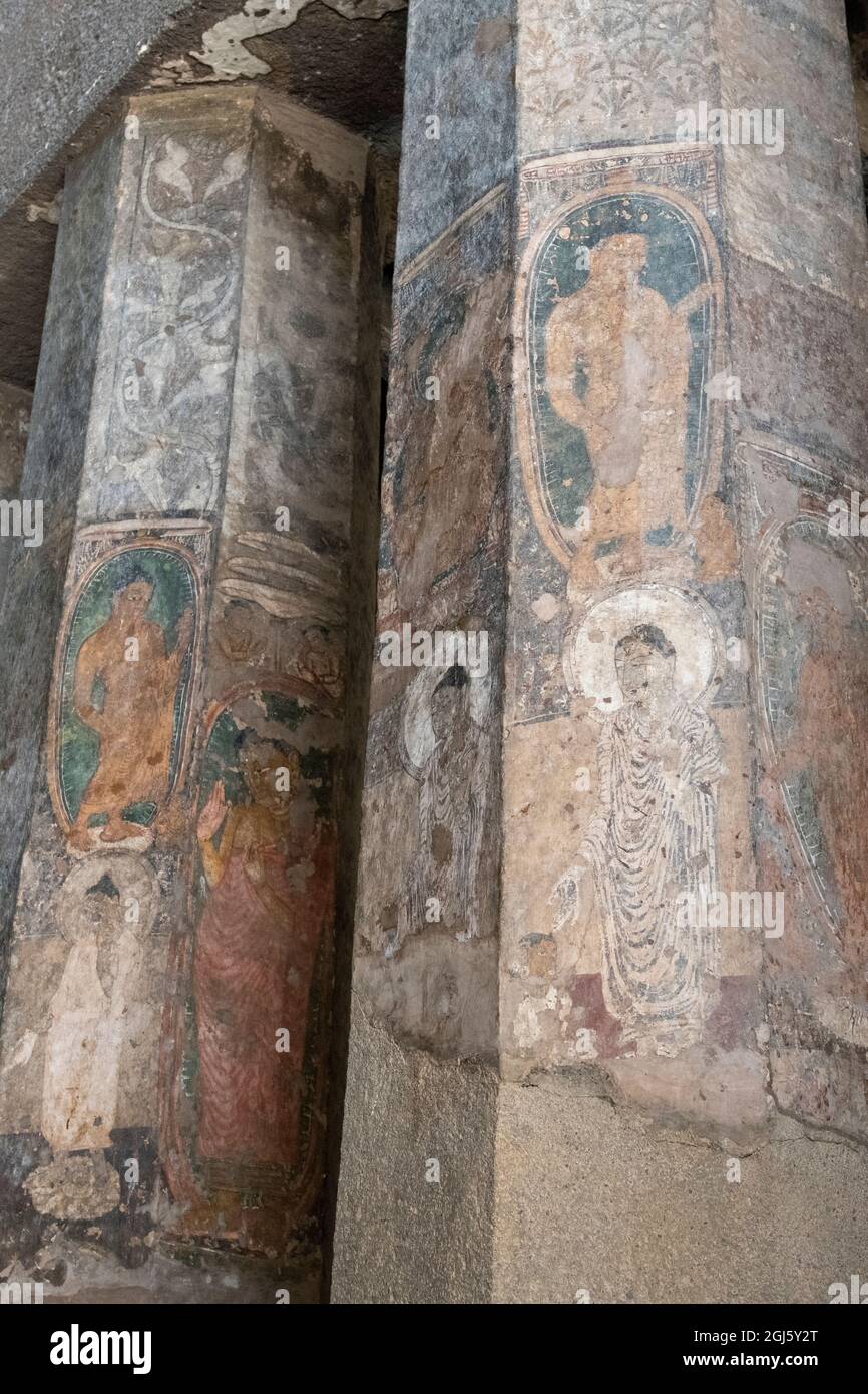 Indien, Maharashtra, Ajanta, Ajanta Caves. Höhle 10, die älteste Hinyana Chaitya (Kathedrale) aus dem Jahr 200 v. Chr. Innenansicht indischer Gemälde. UNESCO Stockfoto