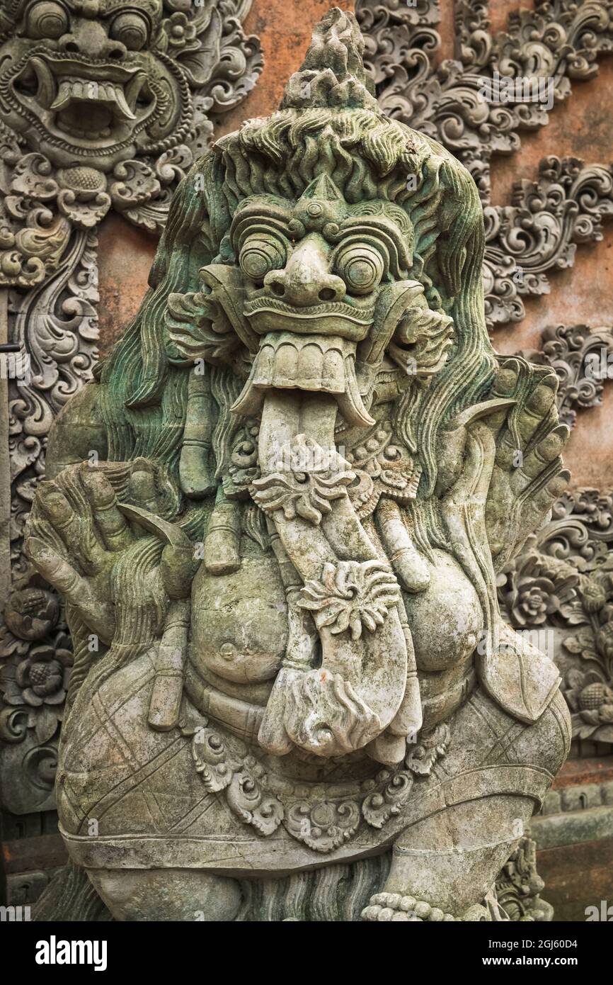 Statue im Sacred Monkey Forest Sanctuary, Ubud, Bali, Indonesien Stockfoto