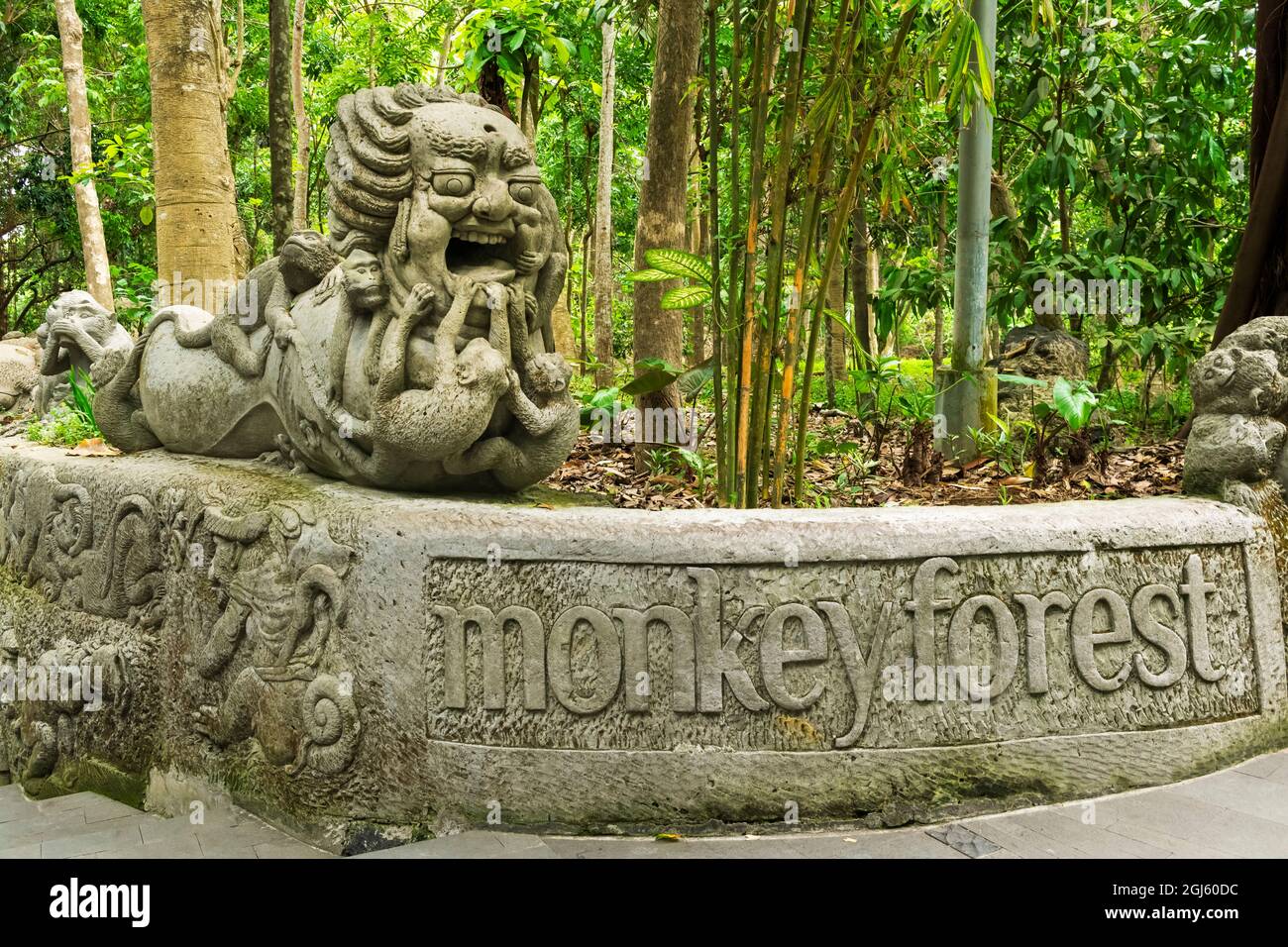 Statue im Sacred Monkey Forest Sanctuary, Ubud, Bali, Indonesien Stockfoto