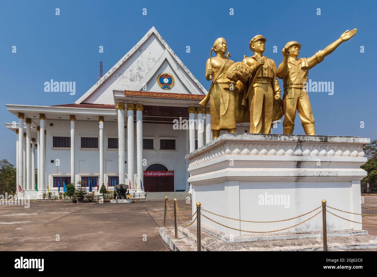 Laos, Vientiane. Außenansicht des Laotischen Armeemuseums. Stockfoto