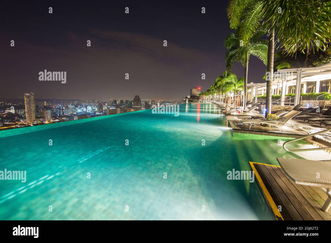 Singapur. Der unendliche Pool befindet sich auf dem Marina Bay Sands Hotel. Stockfoto