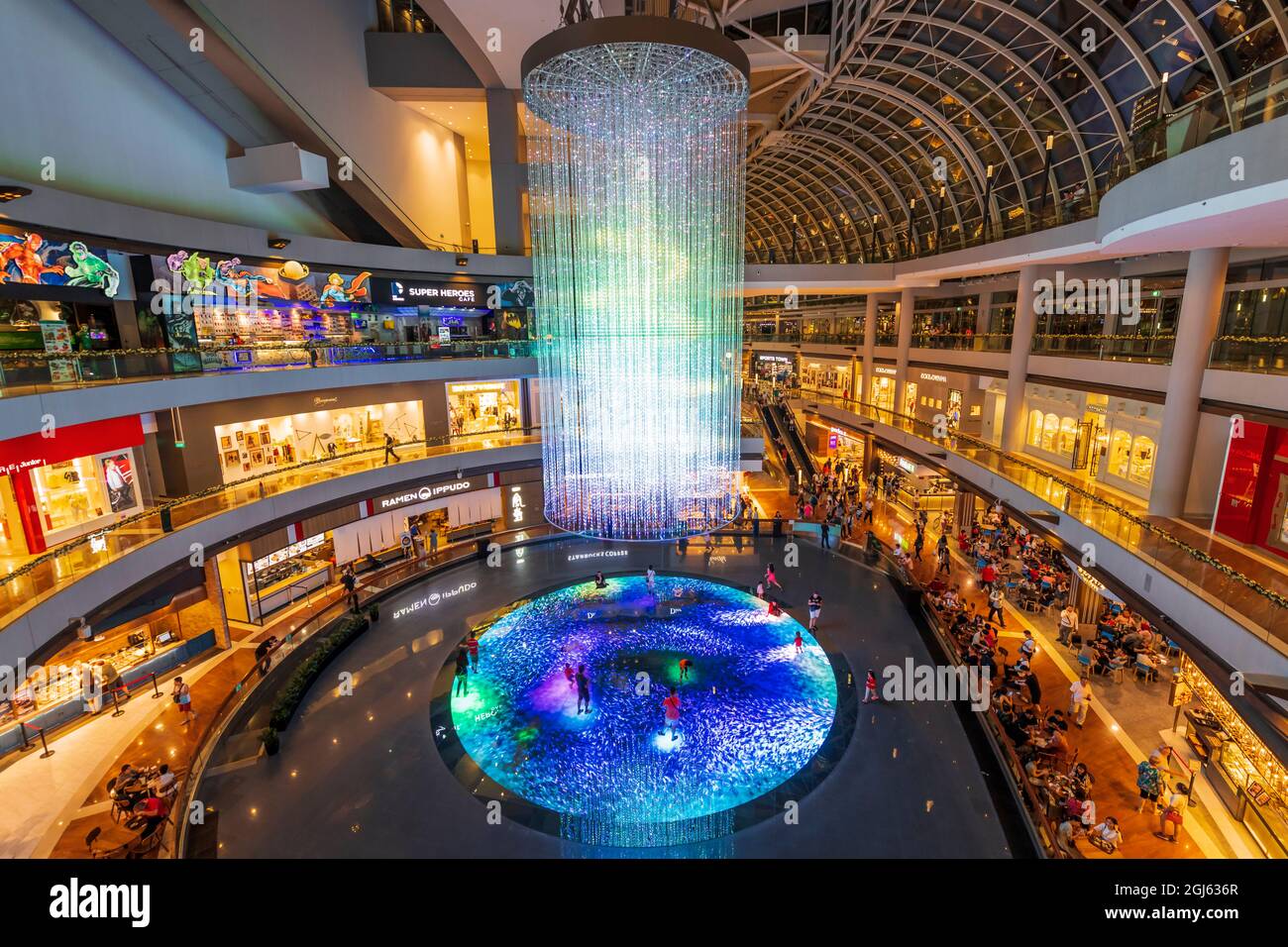 Lichtshow in den Shoppes in Marina Bay Sands, Singapur. Stockfoto