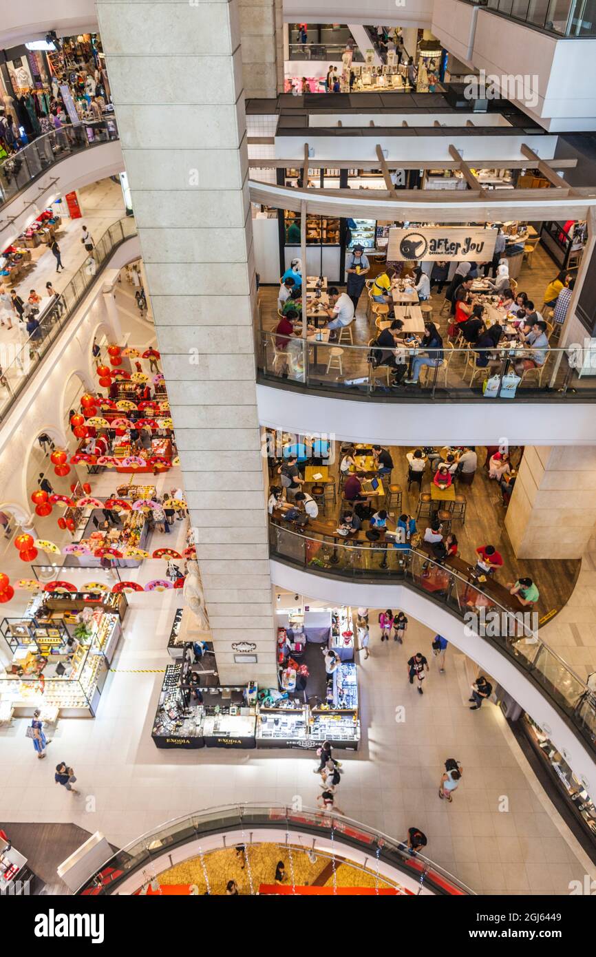 Thailand, Bangkok. Sukhumvit, Terminal 21 Einkaufszentrum innen. Stockfoto