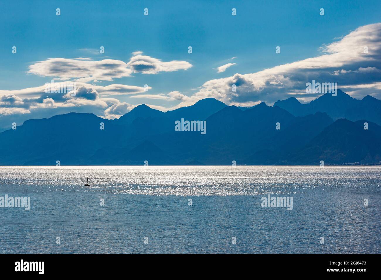 Gebirge am Mittelmeer, Antalya, Türkei. Stockfoto