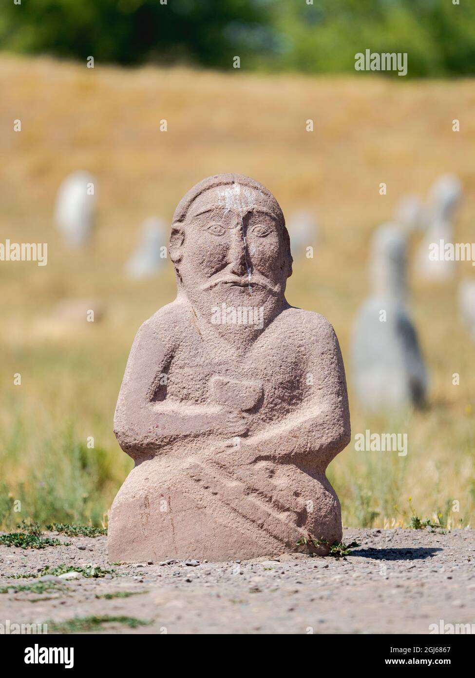 Kirgisische Stelae oder Balbal. Balasagun eine alte Stadt des Khanats Kara-Khanid, UNESCO-Weltkulturerbe, Seidenstraße des Chang'an-Tian Shan Corrido Stockfoto