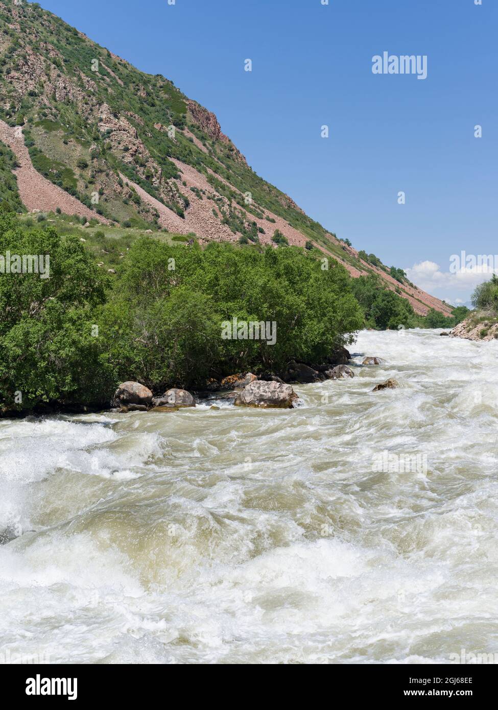 Tal des Flusses Suusamyr im Tien Shan Gebirge, Kirgisistan Stockfoto