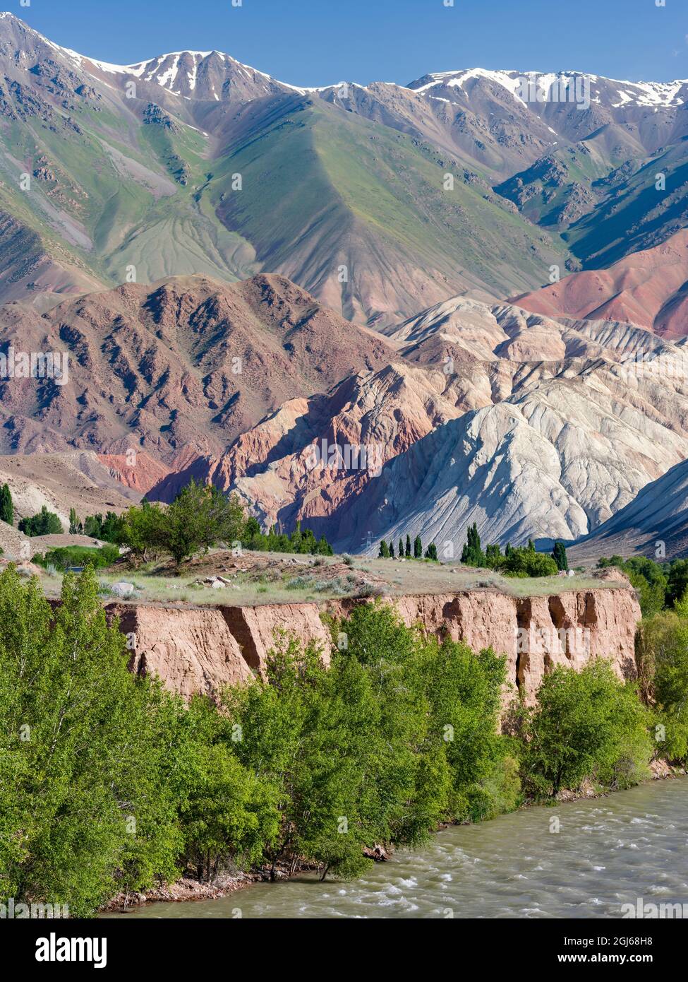 Tal des Flusses Suusamyr in den Tien Shan Bergen westlich von Ming-Kush, Kirgisistan Stockfoto