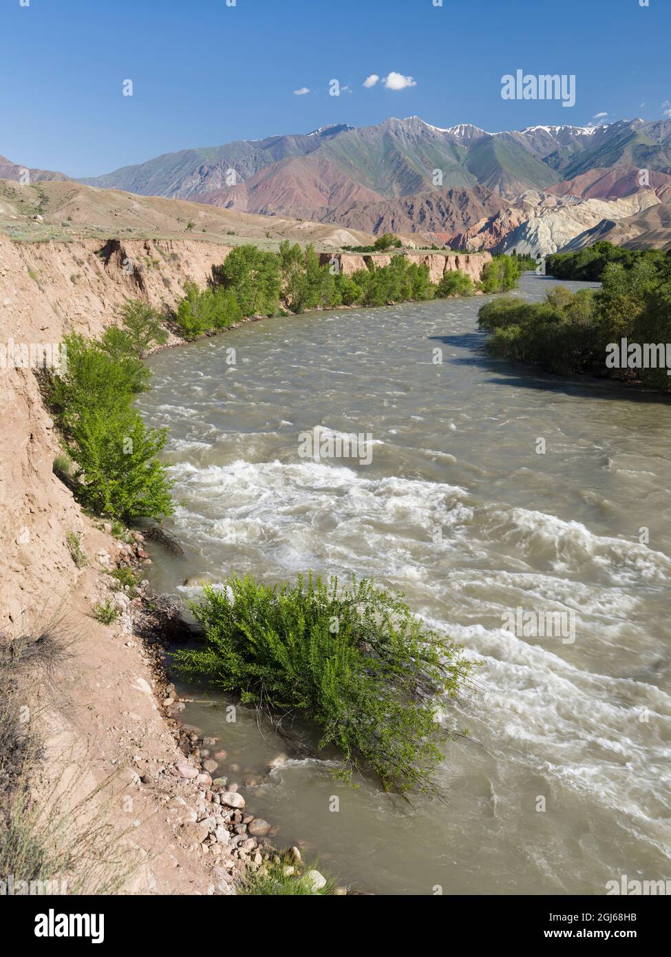 Tal des Flusses Suusamyr in den Tien Shan Bergen westlich von Ming-Kush, Kirgisistan Stockfoto