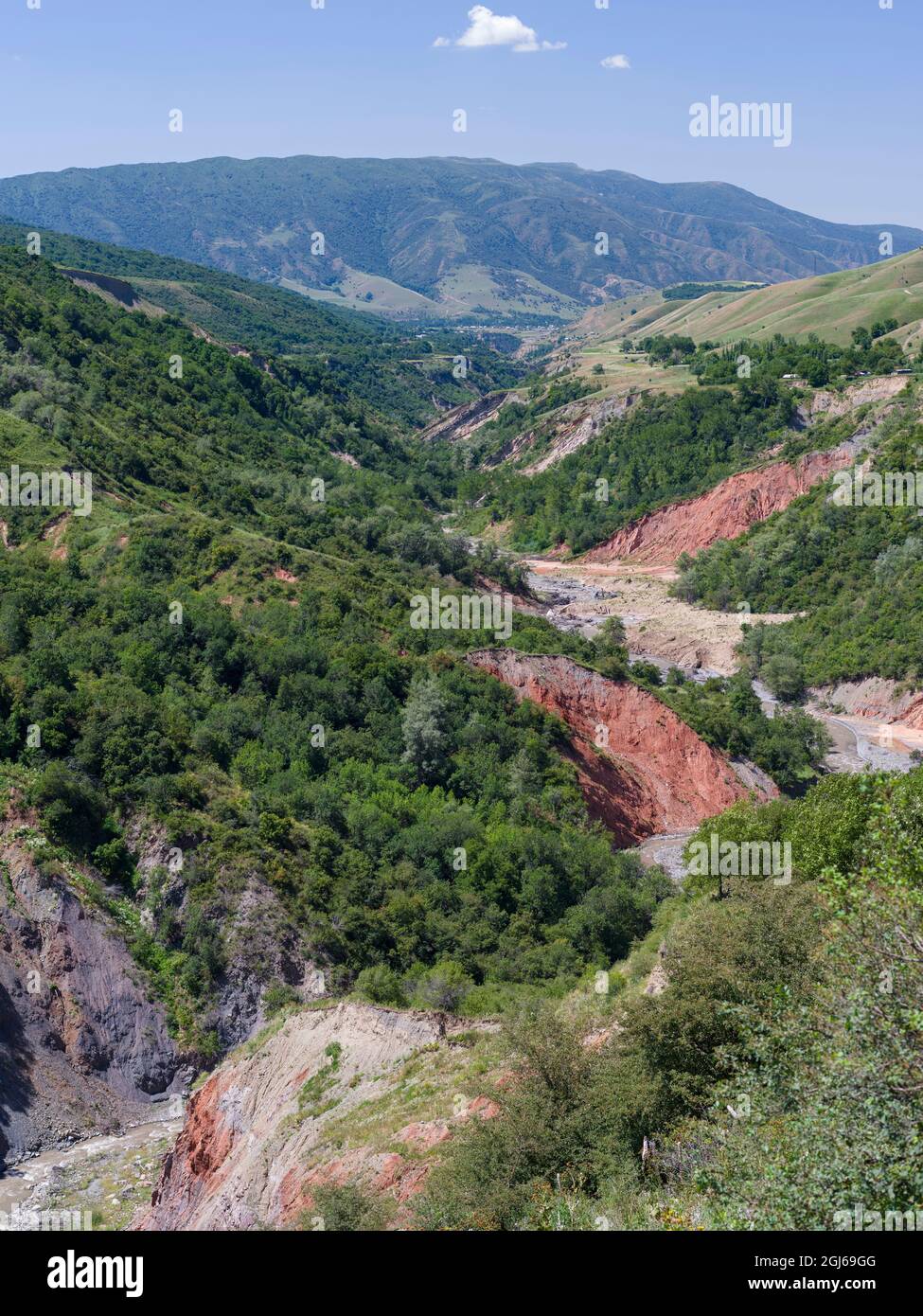 Landschaft entlang der Bergstraße von JalalAbad (DzhalalAbad, Djalal