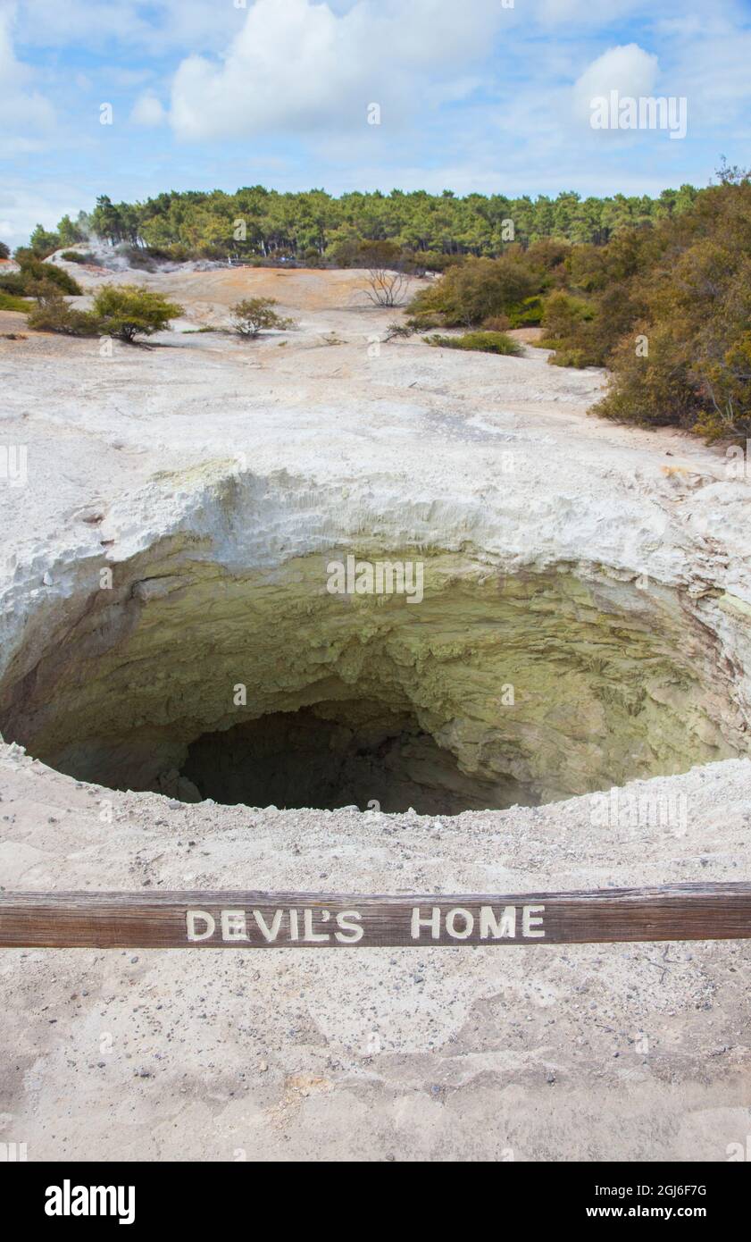 Devil's Home Vulkankrater im Wai-O-Tapu Thermal Wonderland in Rotorua, Neuseeland. Stockfoto