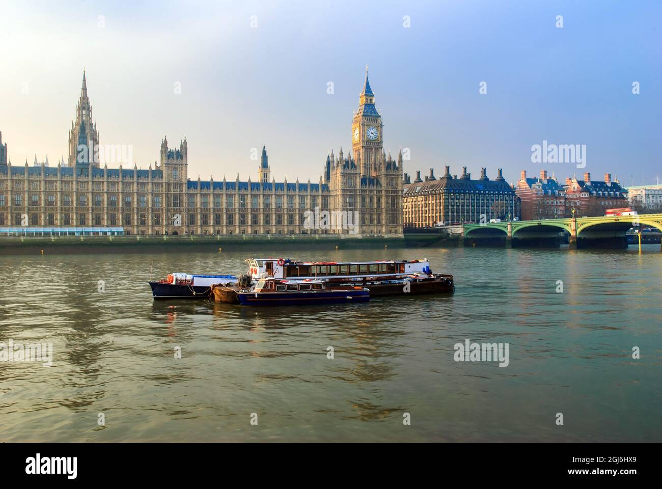 Bootstour auf der Themse vor der Westminster Palace - London, England Stockfoto