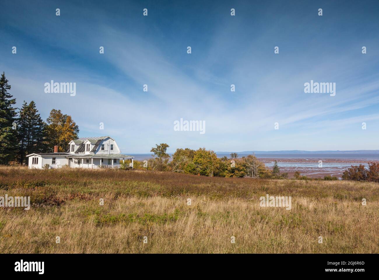 Kanada, Nova Scotia, Pembroke, verlassenes Haus auf der Minas Basin Stockfoto