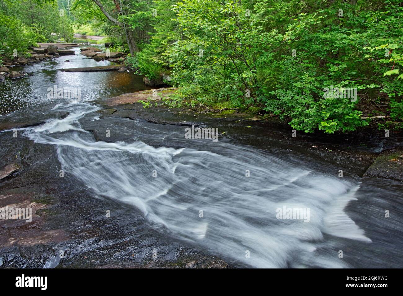 Kanada, Quebec, Nationalpark La Mauricie. Ruisseau Bouchard Creek Scenic. Kredit als: Mike Grandmaison / Jaynes Gallery / DanitaDelimont. com Stockfoto