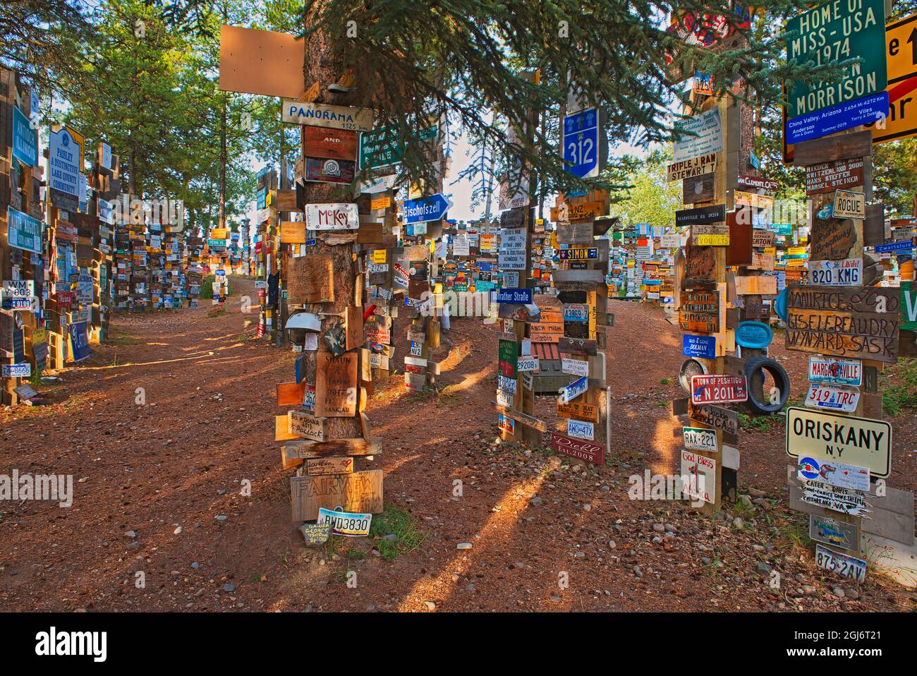 Kanada, Yukon, Watson Lake. Schild Post Forest. Kredit als: Mike Grandmaison / Jaynes Gallery / DanitaDelimont.com Stockfoto