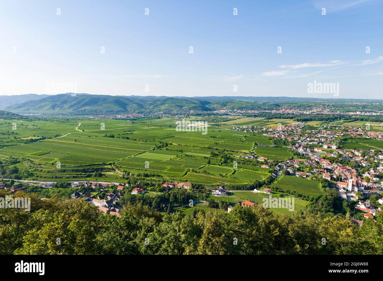 Blick vom Kloster Gottweig auf die Donau und Krems an der Donau. Die Abtei Gottweig ist UNESCO-Weltkulturerbe Wachau, Niederösterreich Stockfoto