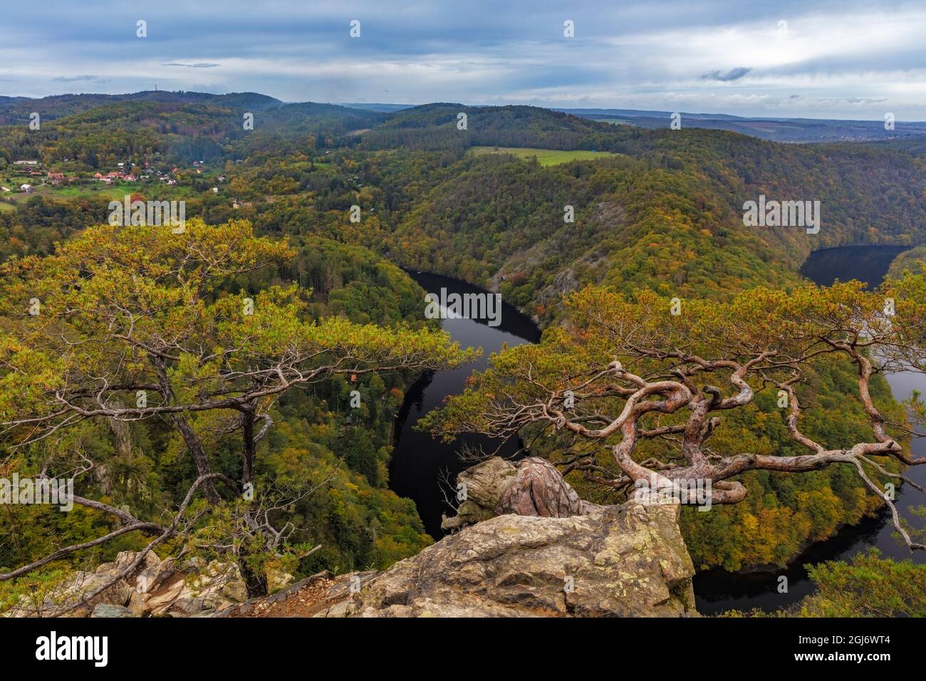 Blick auf die Moldau bei Vyhlidka Maj, Tschechische Republik Stockfoto