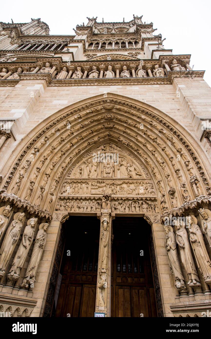 Feuern Sie vor der Kathedrale Notre Dame, Paris, Frankreich. Stockfoto