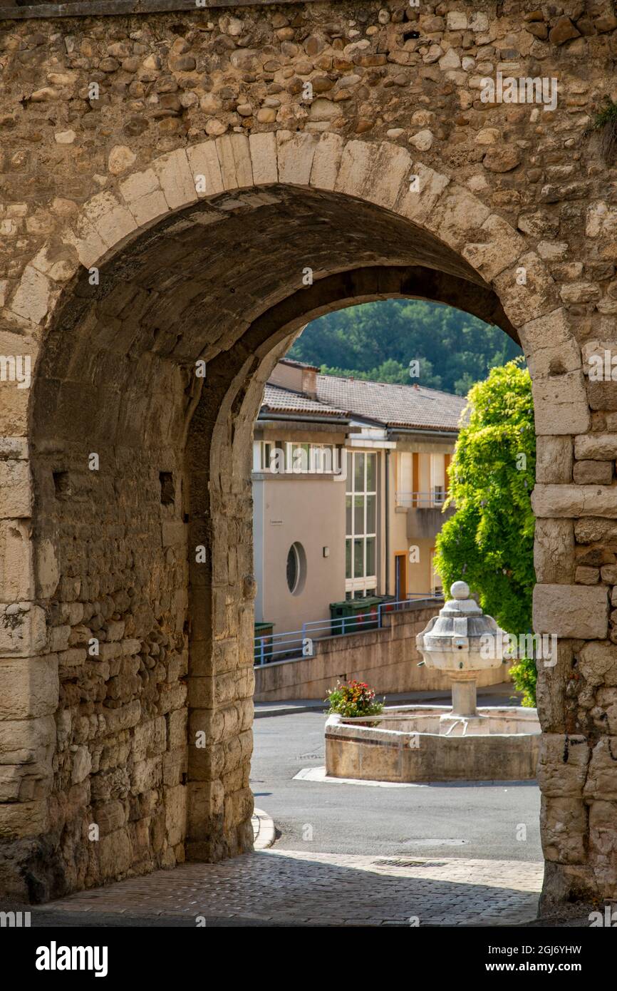 Kleines Dorf und Stadt Straße Café Provence Region Südfrankreich. Stockfoto