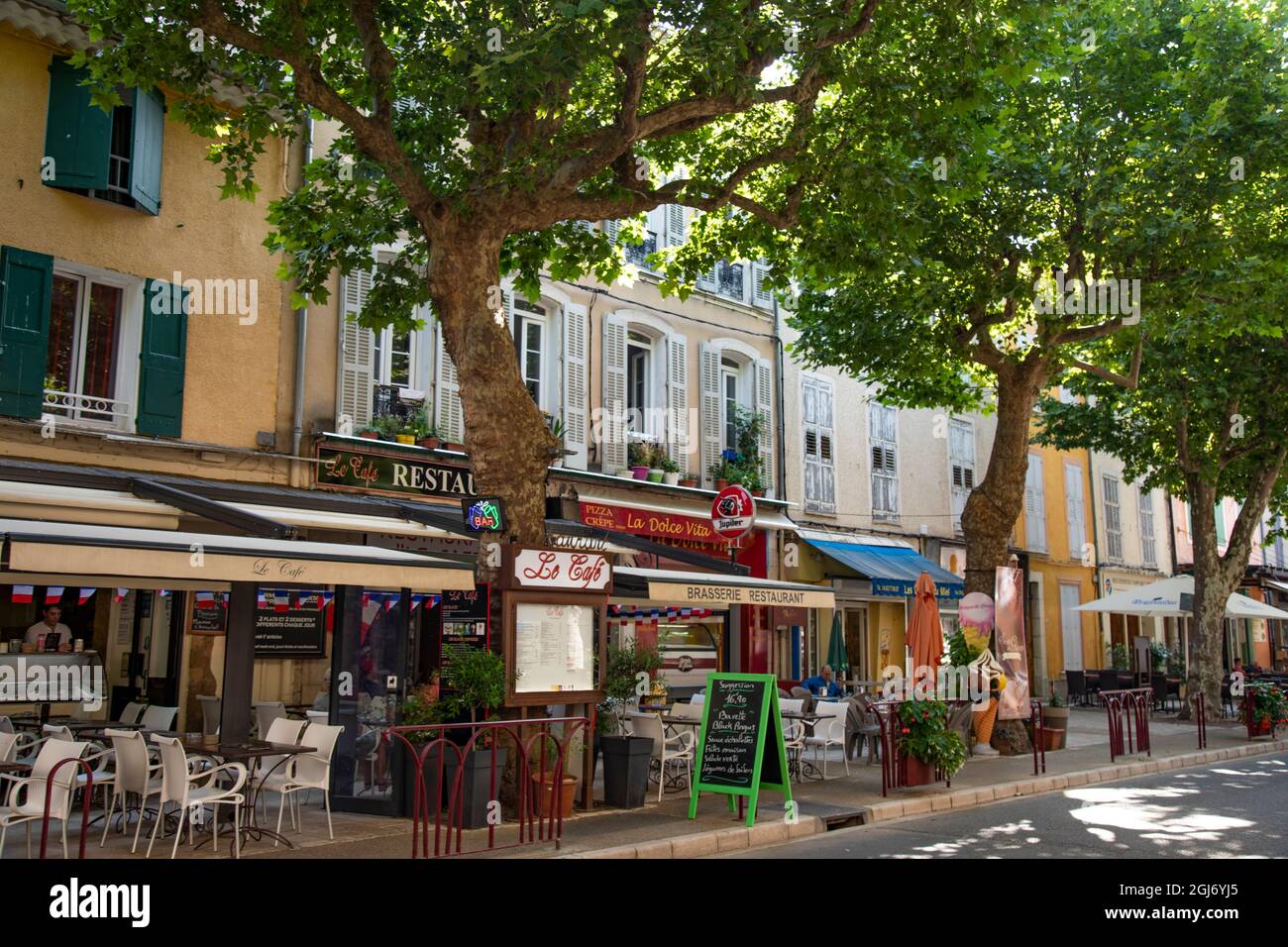 Kleines Dorf und Stadt Straße Café Provence Region Südfrankreich. Stockfoto