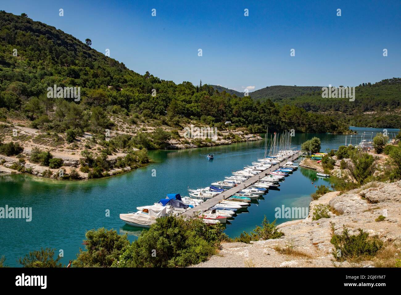 Lac d'Esparron in der Region Alpes-de-Haute Provence in Südfrankreich. Stockfoto
