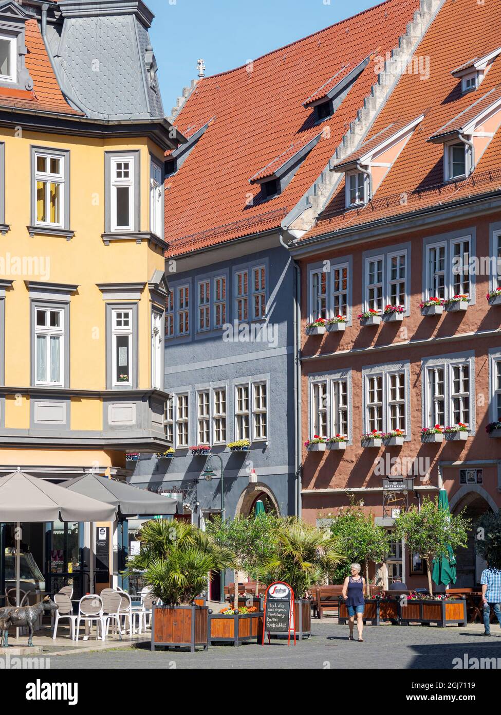 Alte Stadthäuser mit traditioneller Holzrahmung am Neumarkt. Die mittelalterliche Stadt und Therme Bad Langensalza in Thüringen. Deutschland. (Editor Stockfoto