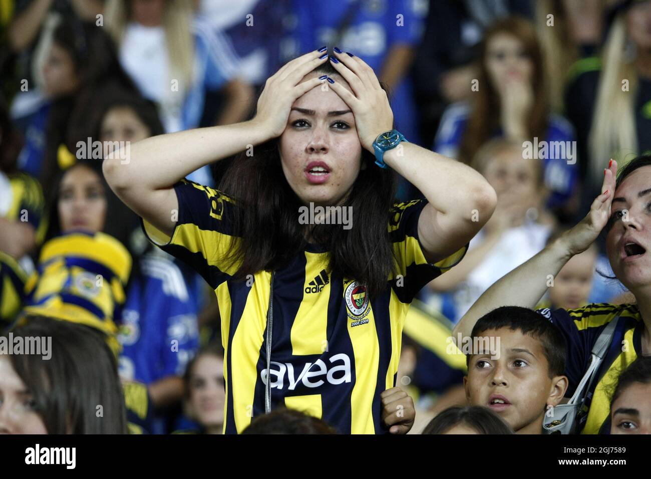 ISTANBUL 2011-09-20 Mehr als 41,000 Frauen und Kinder füllten das Sukrus  Saracoglu-Stadion, um Fenerbahce beim Fußballspiel der Turkish League in  Istanbul, Türkei, am Dienstag, den 20. September, beim Spiel gegen  Manisapor zuzusehen.
