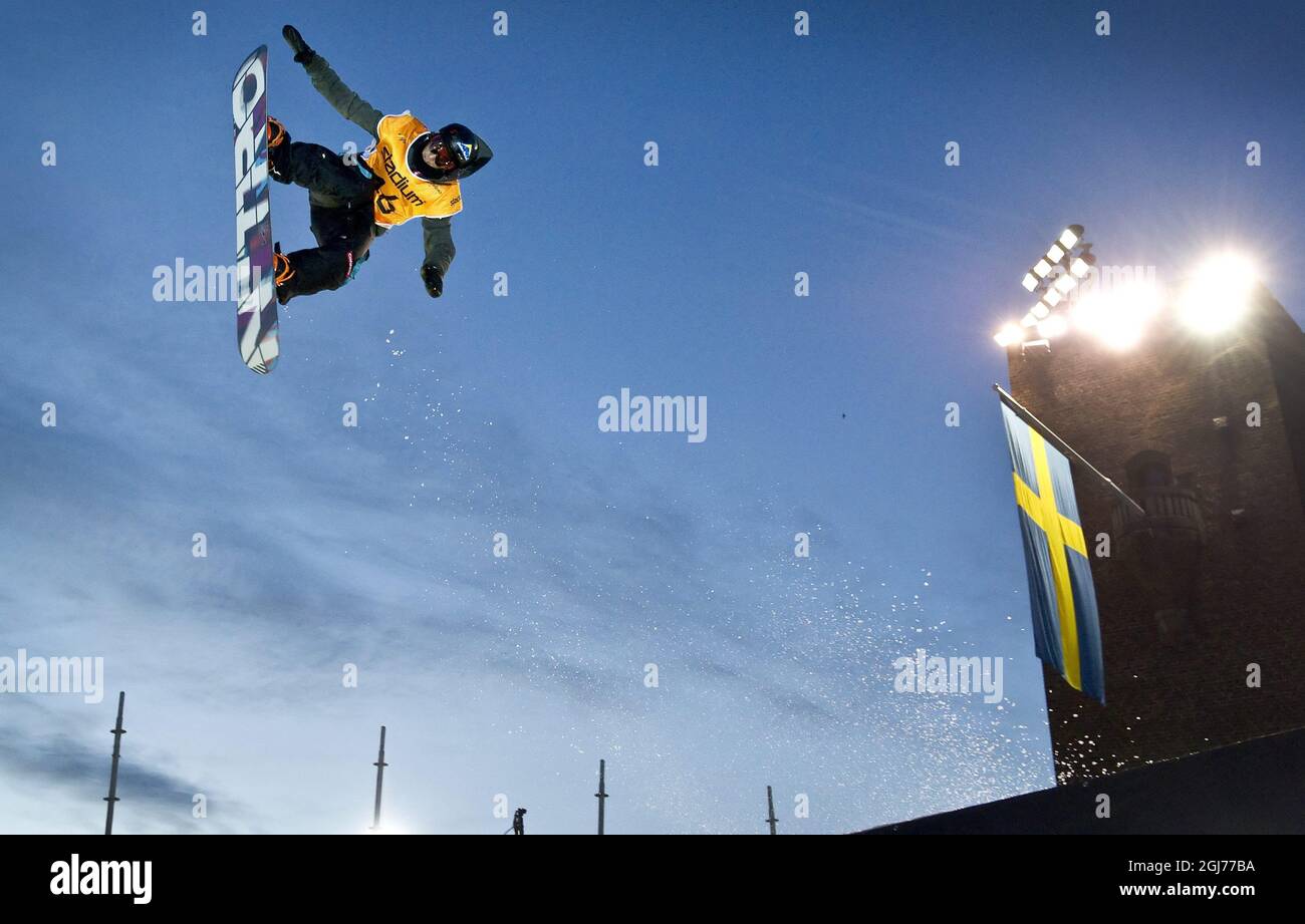 STOCKHOLM 20111119 der Österreicher Michael Macho springt beim Snowboard Big Air FIS World Cup 2012 in Stockholm am 19. November 2011. Foto: Claudio Bresciani / SCANPIX / Code 10090 Stockfoto