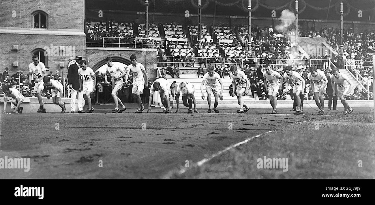 DATEI 1912 Letzte 1500 Meter bei den olympischen spielen in Stockholm 1912. Foto:Scanpix Historical/ Kod:1900 Scanpix SCHWEDEN Stockfoto