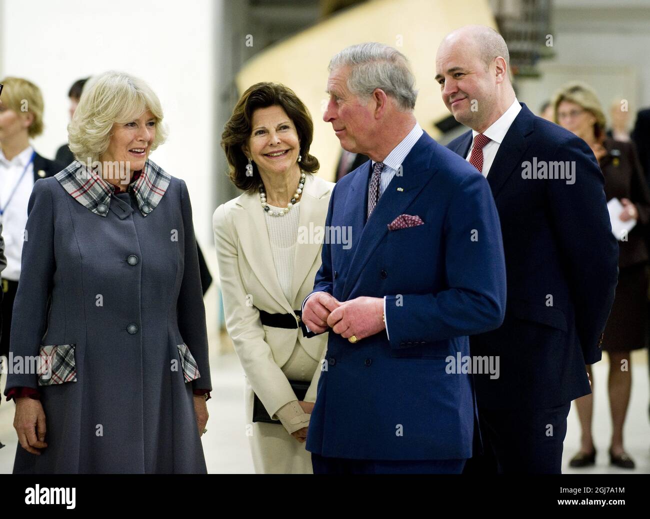 STOCKHOLM 20120322 der britische Prinz Charles und Camilla, Herzogin von Cornwall, besuchten zusammen mit der schwedischen Königin Silvia und Premierminister Fredrik Reinfeldt das Jugendzentrum Fryshuset in Stockholm, Schweden, 22. März 1012. Das britische Königspaar ist zu einem offiziellen Besuch in Schweden. Foto: Pontus Lundahl / SCANPIX / kod 10050 Stockfoto