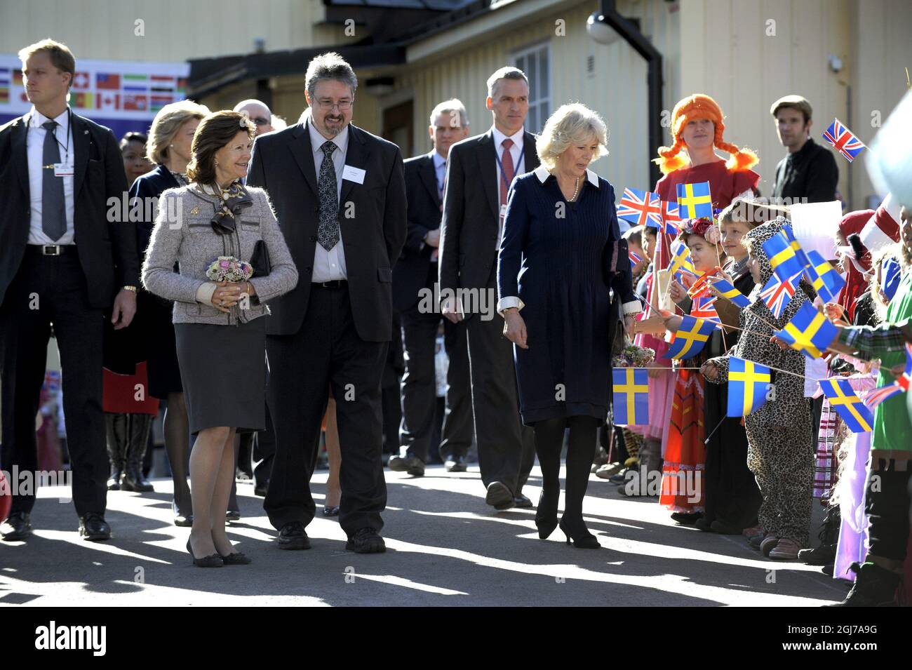 STOCKHOLM 2012-03-23 Königin Silvia von Schweden und Großbritannien´s Camilla, Herzogin von Cornwall, wird während ihres Besuches an der British School in Stockholm, Schweden, am 23. März 2012 gesehen. Der britische Prinz Charles und Camilla, Herzogin von Cornwall, sind´s einem dreitägigen offiziellen Besuch in Schweden Drottning Silvia och Camilla, hertiginnan AV Cornwall besucht Engelska skolan i Djursholm. Foto: Janerik Henriksson / SCANPIX / Kod 10010 Stockfoto