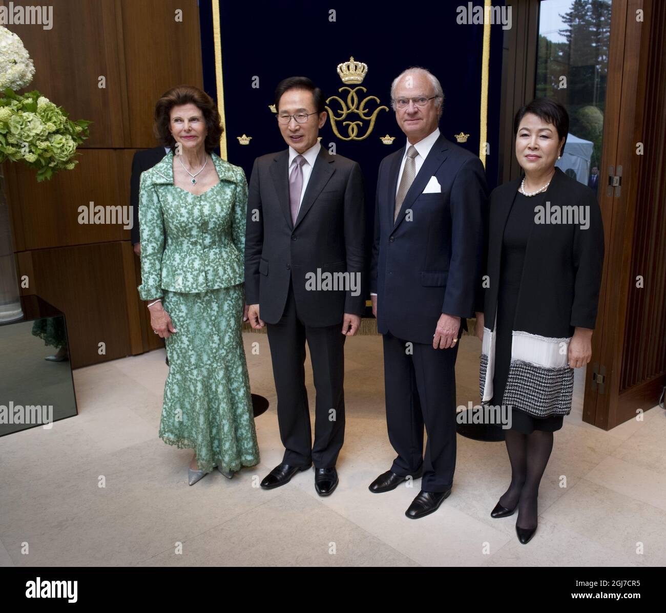 SEOUL 20120531 König Carl Gustaf und Königin Silvia von Schweden luden den den südkoreanischen Präsidenten Lee Myung-bak und seine Frau Kim Yoon-ok zum Abendessen ins Shilla Hotel in Seoul, Südkorea, 31. Mai 2012 ein. Die schwedischen Royals sind auf einem viertägigen Staatsbesuch in Südkorea. Foto Jonas Ekstromer / SCANPIX kod 10030 Stockfoto