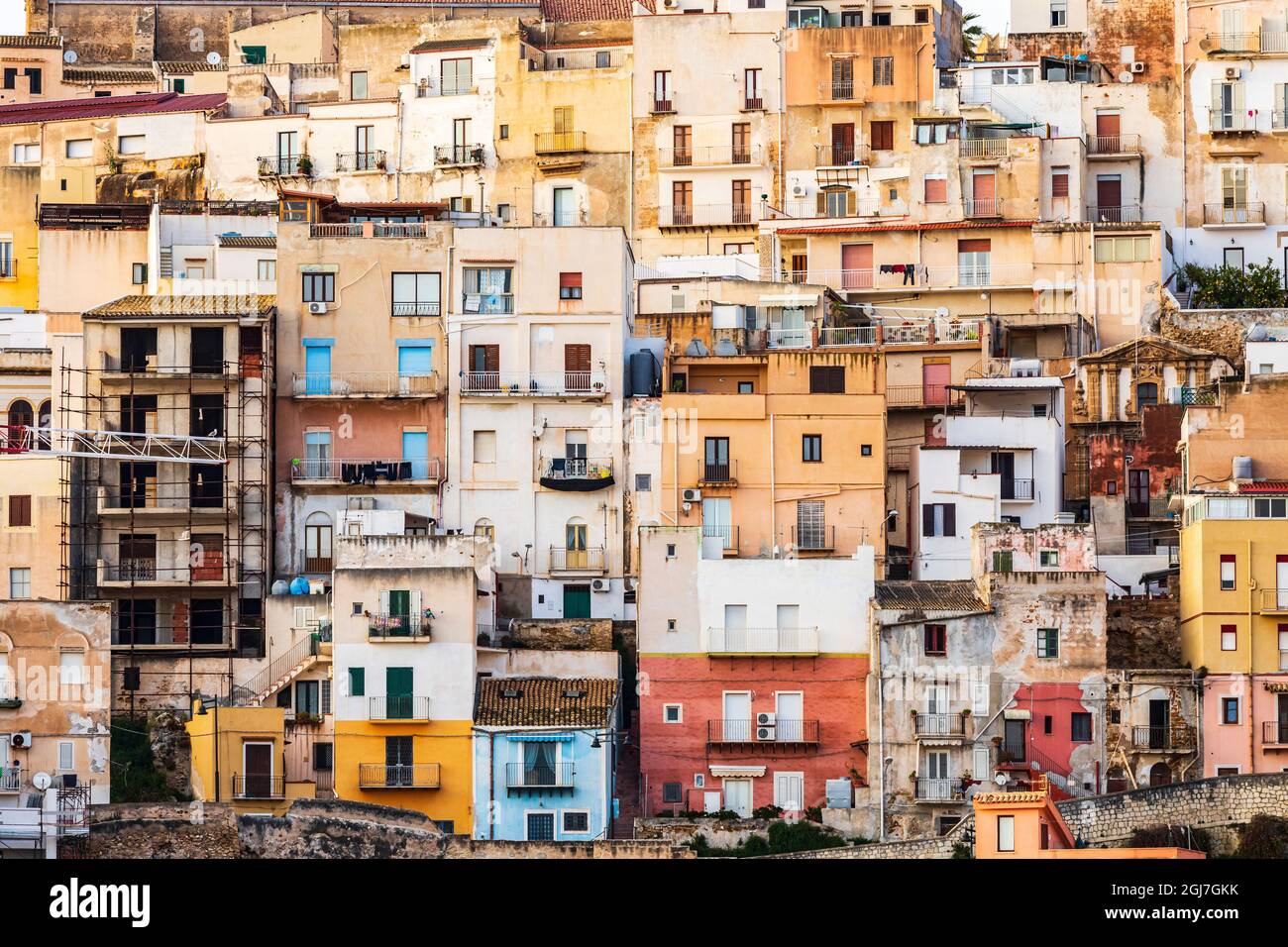 Italien, Sizilien, Provinz Agrigent, Sciacca. Wohnungen in der Küstenstadt Sciacca. Stockfoto