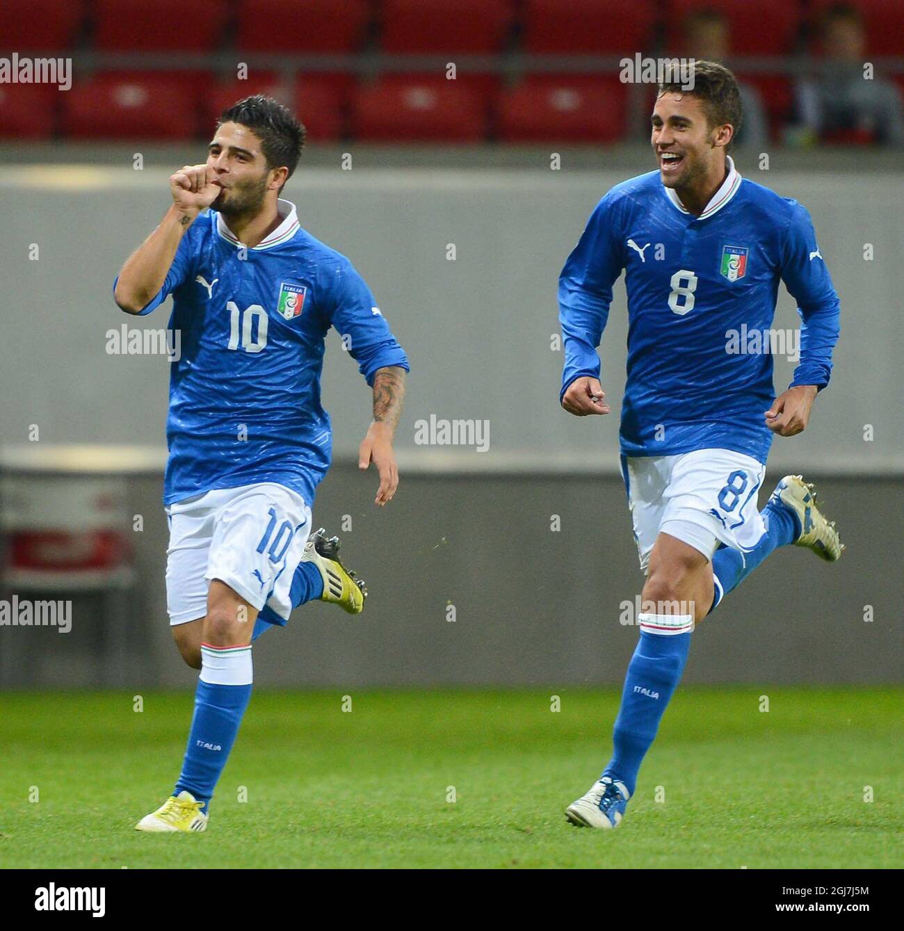 KALMAR 2012-10-16 Italiens Lorenzo Insigne (L) feiert mit seinem Teamkollegen Fausto Rossi (R), nachdem er am 16. Oktober 2012 beim Qualifikationsspiel der UEFA-U-21-Europameisterschaft zwischen Schweden und Italien in der Guldfageln-Arena in Kalmar, Schweden, 0-1 Punkte erzielt hatte. Foto: Patric Soderstrom / SCANPIX / Code 10760 Stockfoto